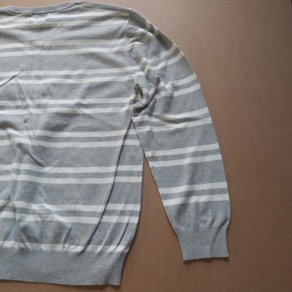 Old Navy Striped Long Sleeve Shirt V-Neck Sweater - Picture 4 of 7